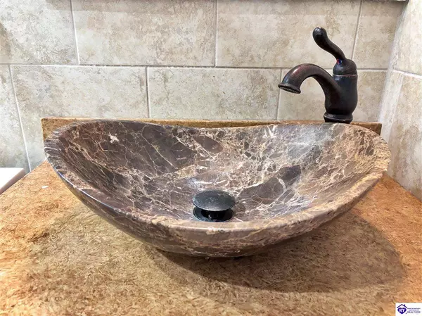 2406 Bradley Ave, Louisville, KY 40217