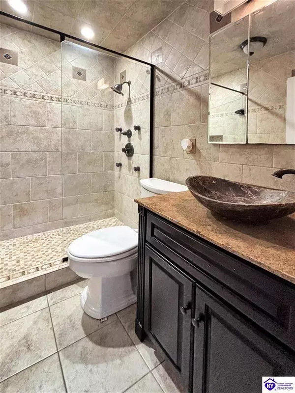 2406 Bradley Ave, Louisville, KY 40217