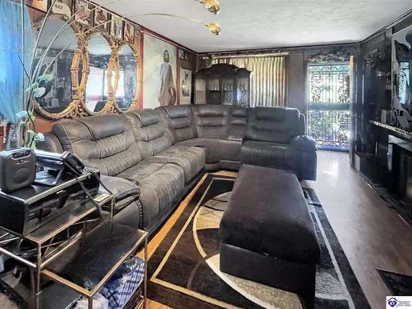 4343 Pruitt Court, Louisville, KY 40218