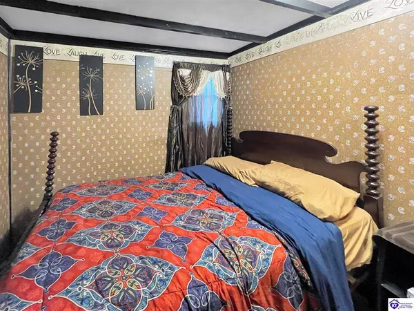 4343 Pruitt Court, Louisville, KY 40218