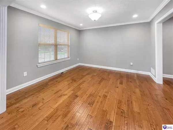 101 Reba Court, Radcliff, KY 40160