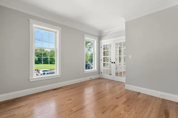 314 Lexington St, Waltham, MA 02452-4614