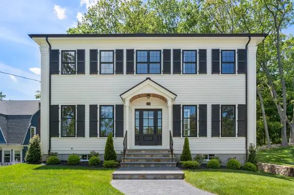 314 Lexington St, Waltham, MA 02452-4614