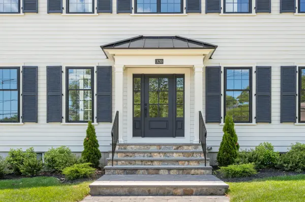 320 Lexington St, Waltham, MA 02452-4614