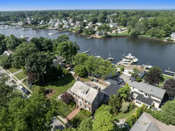 Cranston, RI 02905-3615,25 Seaview Ave