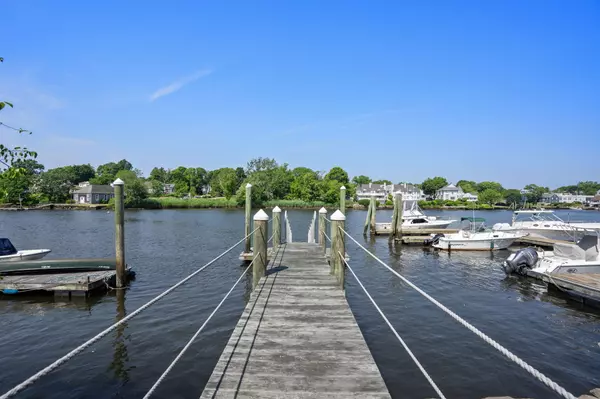 Cranston, RI 02905-3615,25 Seaview Ave