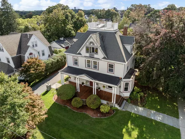 129 Grand View Ave, Quincy, MA 02170-4049