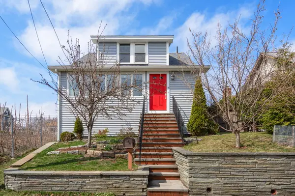 4 Edwin St, Quincy, MA 02171-2209