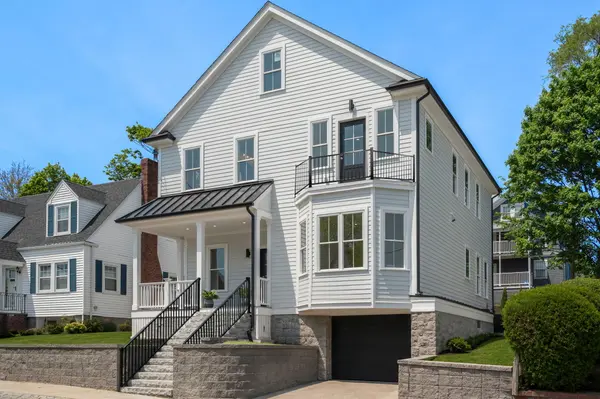 33 Fendale Ave, Dorchester Center, MA 02124-4617