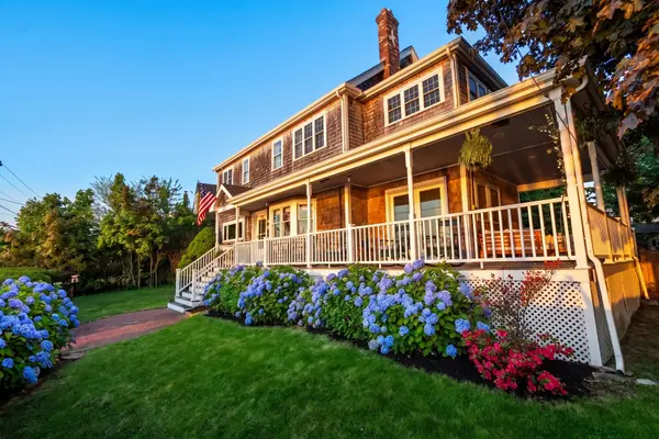 27 Dorchester St, Quincy, MA 02171-1101