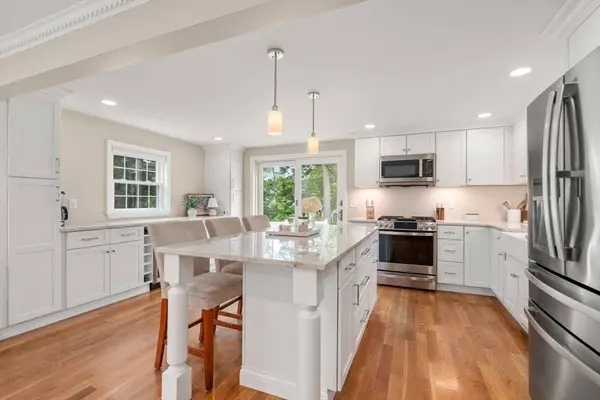 83 Shawmut St, Quincy, MA 02169