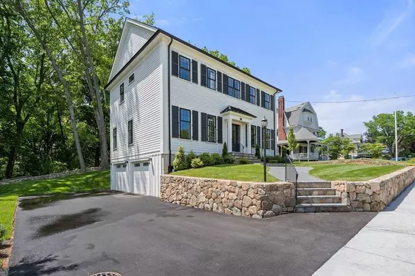 320 Lexington St, Waltham, MA 02452