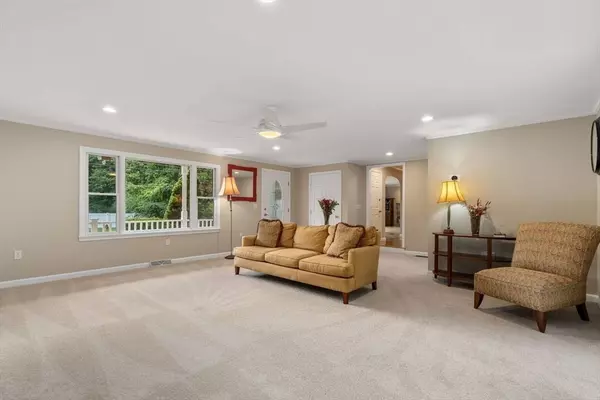 145 Gorwin Dr, Hanson, MA 02341