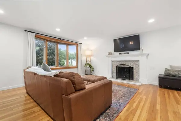 23 Loganberry Dr, Abington, MA 02351