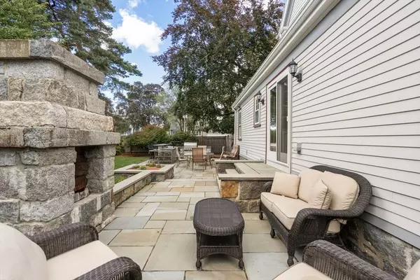 129 Grand View Ave, Quincy, MA 02170