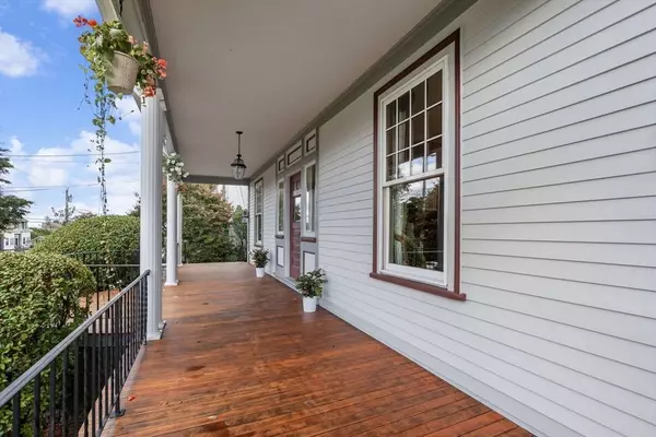 129 Grand View Ave, Quincy, MA 02170