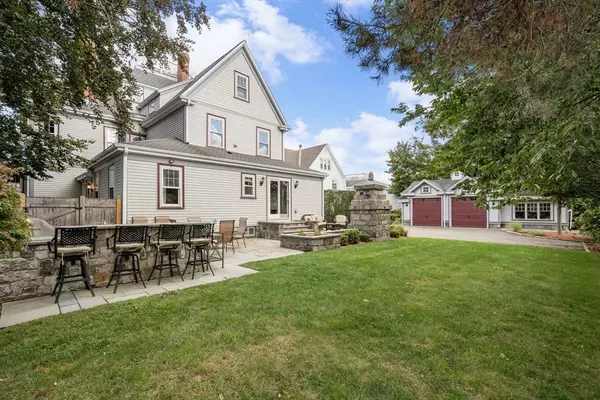 129 Grand View Ave, Quincy, MA 02170