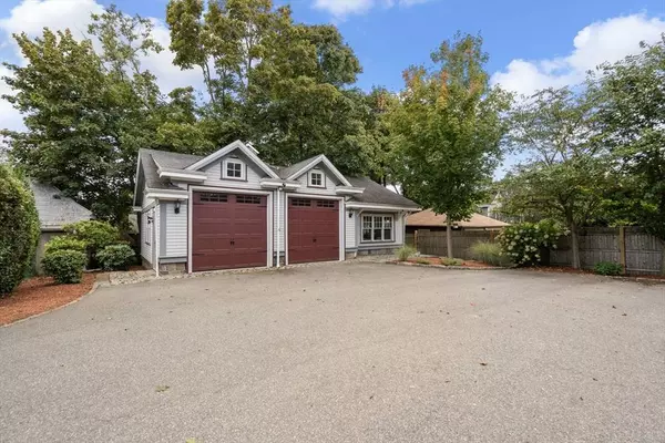 129 Grand View Ave, Quincy, MA 02170