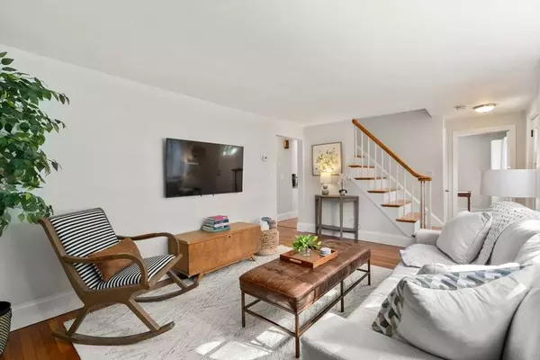 121 Hillside Ave, Quincy, MA 02170