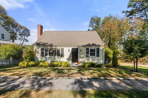 121 Hillside Ave, Quincy, MA 02170