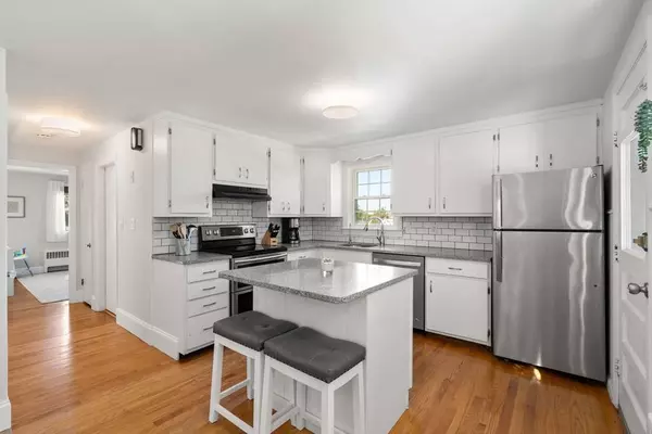 121 Hillside Ave, Quincy, MA 02170