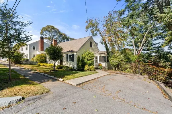 121 Hillside Ave, Quincy, MA 02170