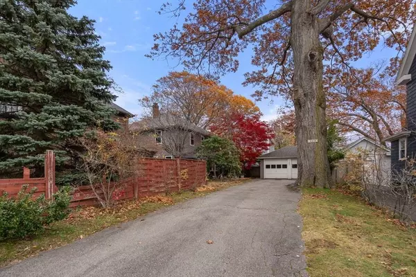 1421 Quincy Shore Dr, Quincy, MA 02169