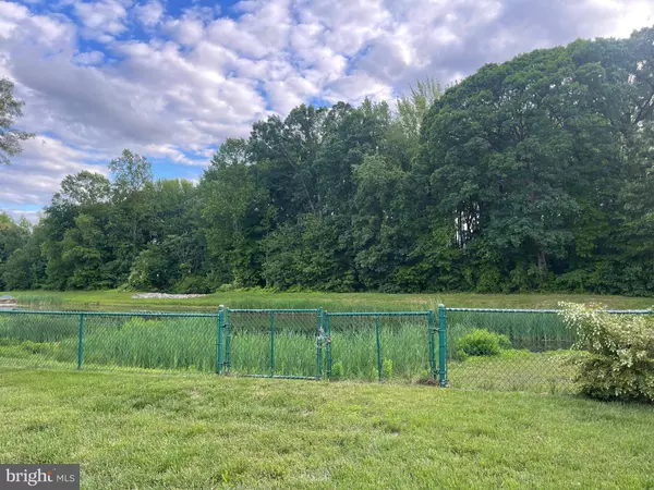 8 ASHLEY DR, New Castle, DE 19720