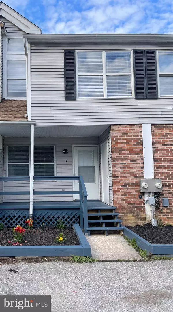 8 ASHLEY DR, New Castle, DE 19720