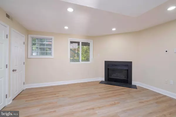 32 CHAMBORD DR, Newark, DE 19702