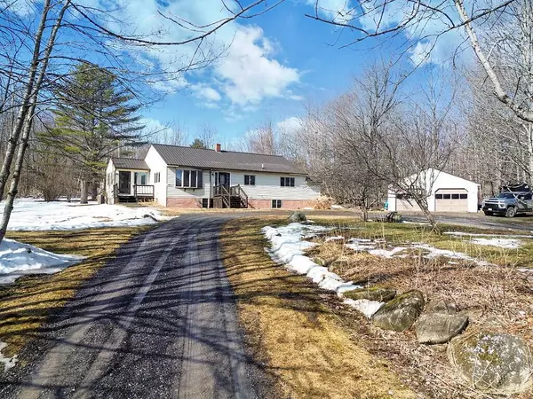 3530 Middle RD, Sidney, ME 04330