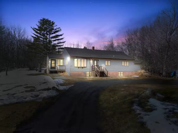 3530 Middle RD, Sidney, ME 04330