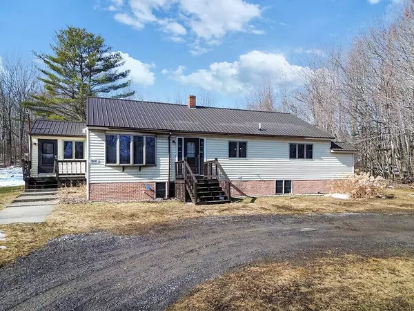 3530 Middle RD, Sidney, ME 04330