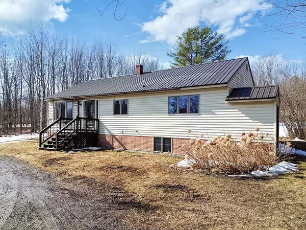 3530 Middle RD, Sidney, ME 04330