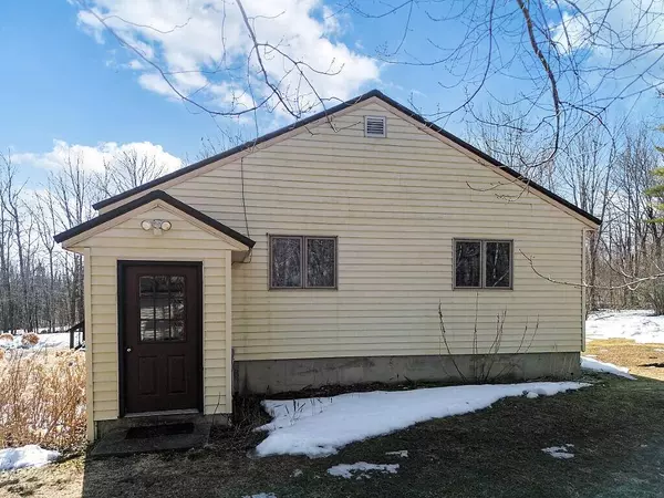 3530 Middle RD, Sidney, ME 04330