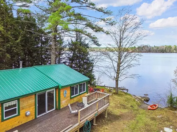 125 Park LN, China, ME 04358