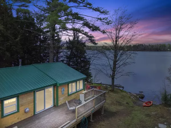 125 Park LN, China, ME 04358