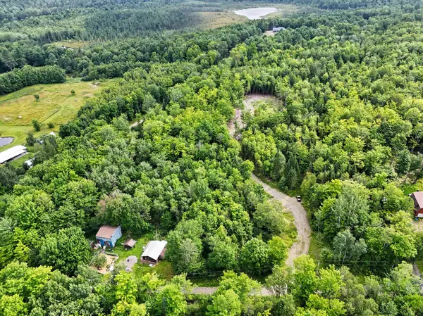 34 Wing LN, Cornville, ME 04976