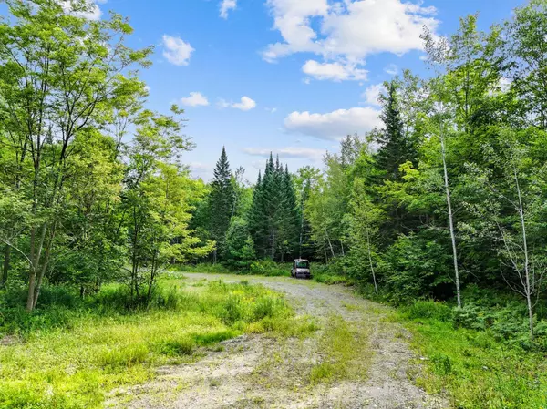 34 Wing LN, Cornville, ME 04976