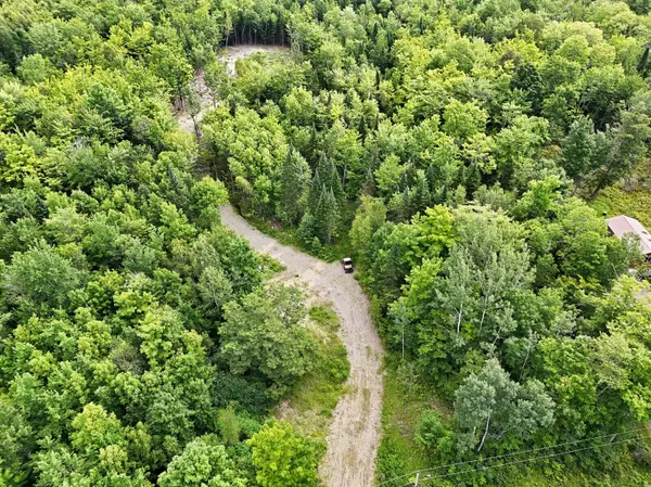 34 Wing LN, Cornville, ME 04976