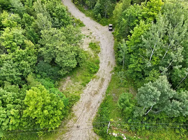 34 Wing LN, Cornville, ME 04976