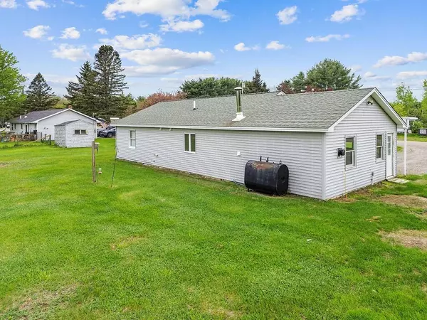 9 Oosoola ST, Norridgewock, ME 04957