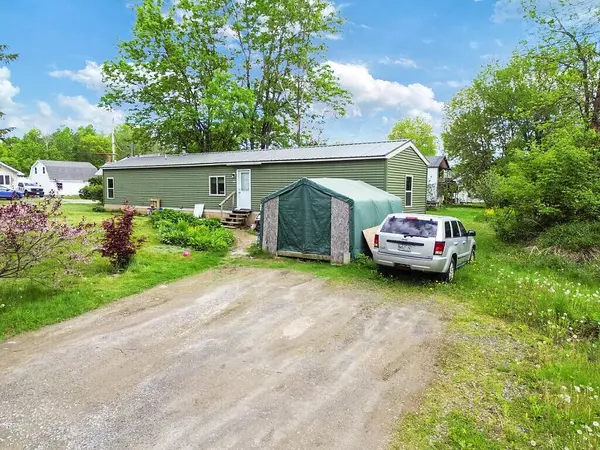 55 Cindy Blodgett DR, Clinton, ME 04927