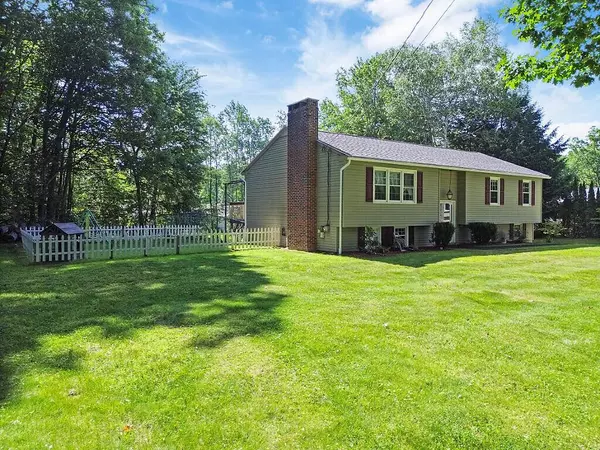 5 Frankwood DR, Winslow, ME 04901