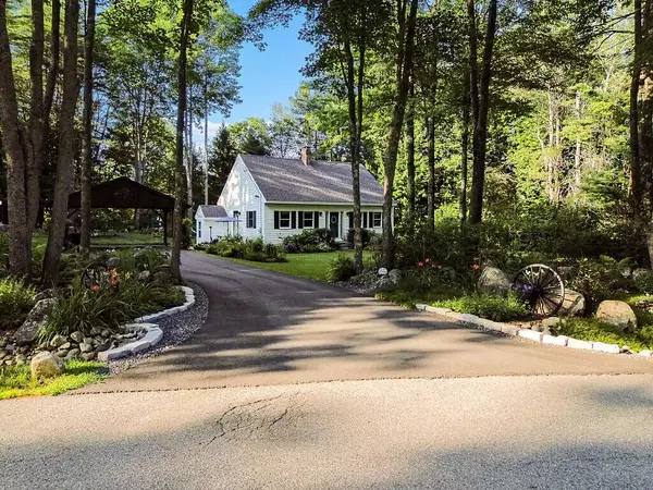 11 Lewis RD, Sidney, ME 04330