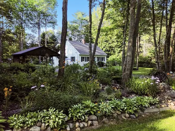 11 Lewis RD, Sidney, ME 04330