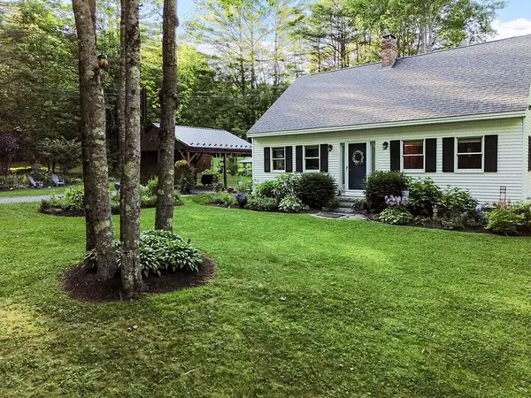 11 Lewis RD, Sidney, ME 04330