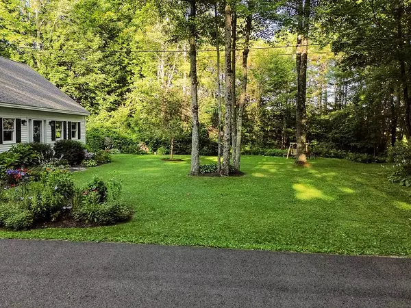 11 Lewis RD, Sidney, ME 04330