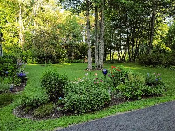 11 Lewis RD, Sidney, ME 04330