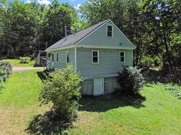 17 Hapworth LN, Winslow, ME 04901